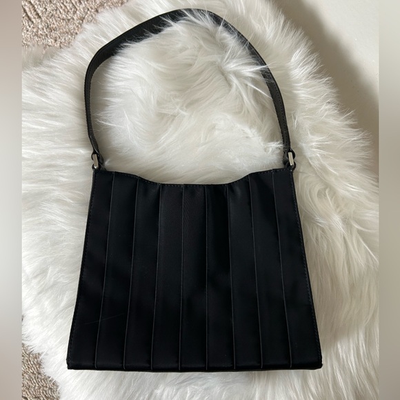 DKNY Black Pleated Shoulder Bag with Sleek Design - Picture 2 of 8